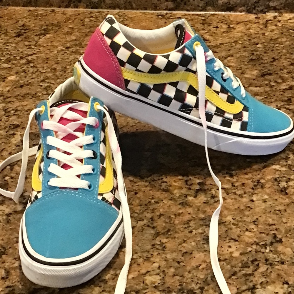 **  OLD SKOOL CHECKERED VANS  MENS 6 WOMENS 7.5 ** $25